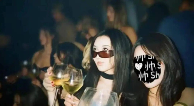 Bố mẹ cho đi du học thụy sĩ 28 tỷ đồngnăm con gái mê hàng hiệu học kém ngày về nước nhìn mà sững sờ - 8
