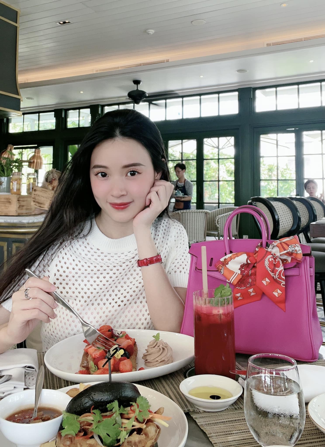 Bóc giá 2 chiếc túi hiệu ông xã thiếu gia tập đoàn nhựa nghìn tỷ vừa tặng midu trong tiệc kỷ niệm một năm đám cưới - 9