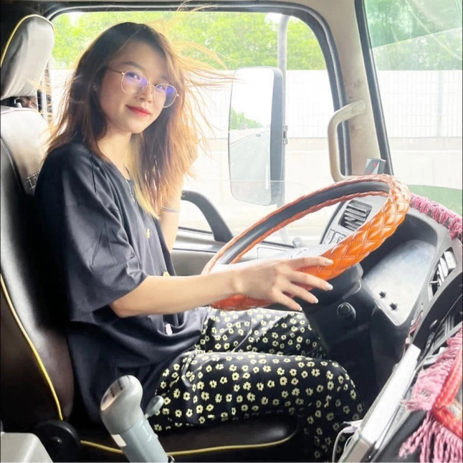 Bóng hồng xe tải thái nguyên 8 năm đưa con rong ruổi đường dài bắc nam 19 tuổi làm mẹ đơn thân 2 con khác cha - 5