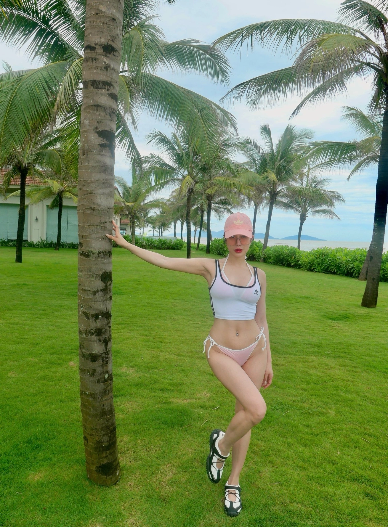Bst bikini nhỏ xíu chặt đẹp hội chị em độc thân của mẹ bỉm diệp lâm anh bốc lửa thế này thảo nào trai trẻ mê tít - 1