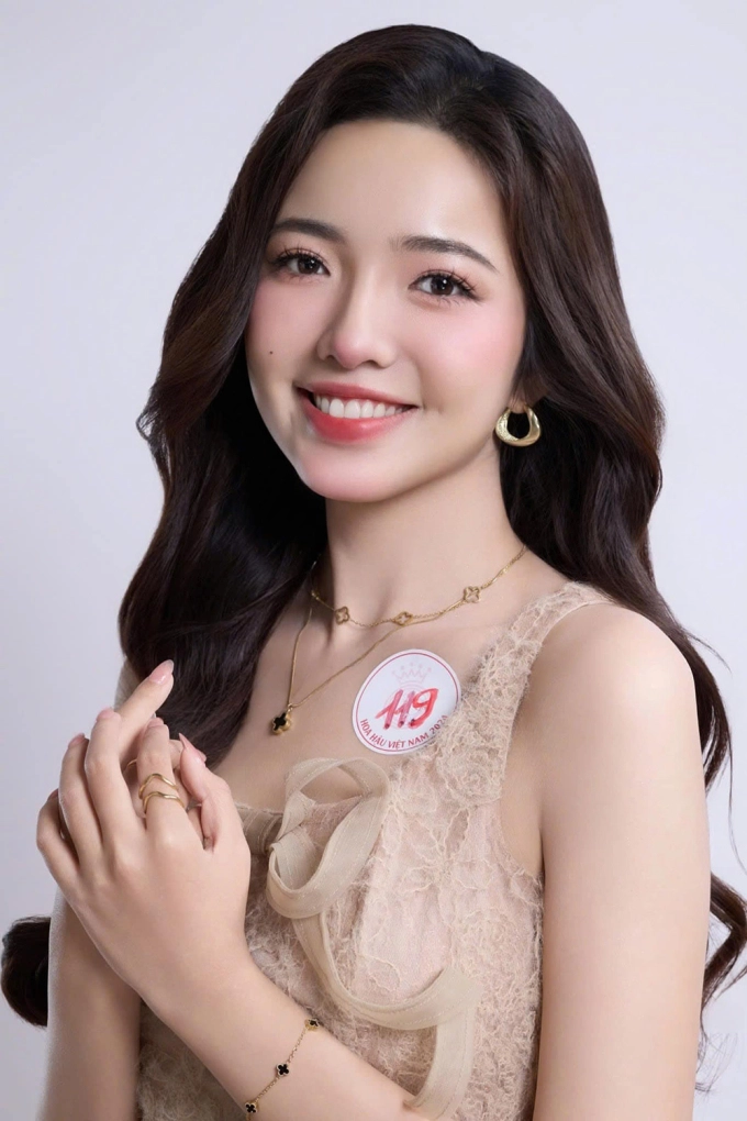 Btc hoa hậu việt nam xin lỗi khi để thí sinh múa trước điện thái hòa - 1