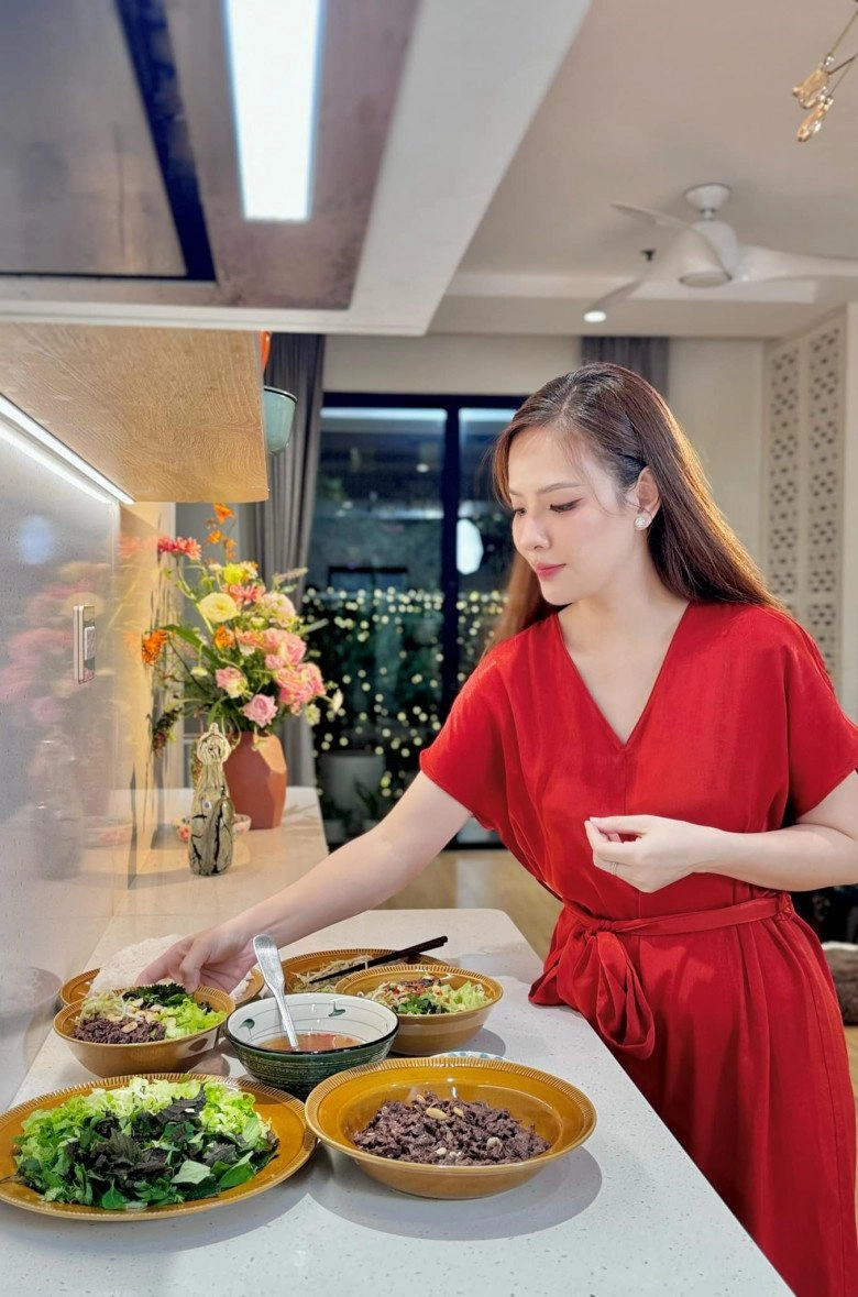 Btv đan lê vào bếp và hỏi câu nhức nhối bún bò nam bộ có phải là bún bò nam bộ - 2