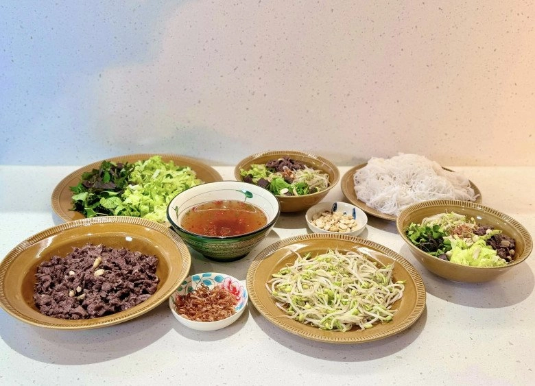 Btv đan lê vào bếp và hỏi câu nhức nhối bún bò nam bộ có phải là bún bò nam bộ - 3
