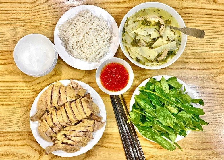 Btv đan lê vào bếp và hỏi câu nhức nhối bún bò nam bộ có phải là bún bò nam bộ - 7