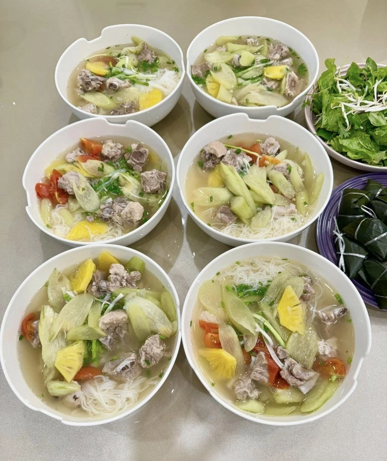 Btv diệp chi khoe loạt cơm ngon đúng giờ ăn ai cũng đói nhìn càng thấy nữ mc đảm đang nấu giỏi từ món âu đến á - 9