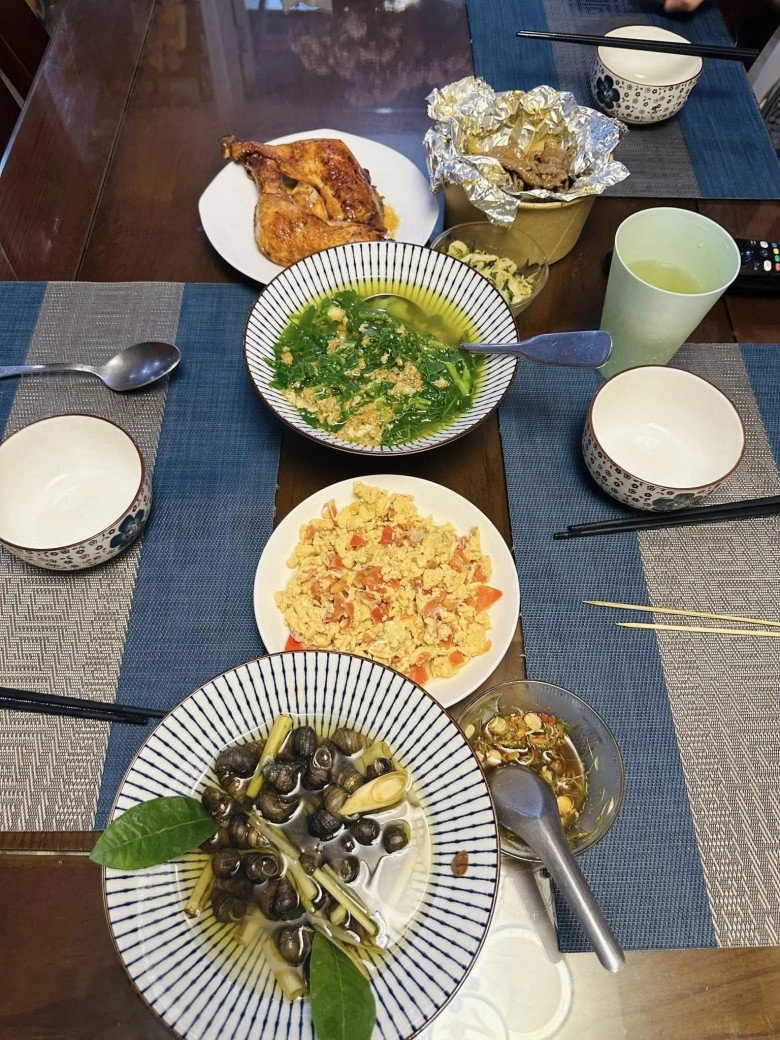 Btv khéo nấu ăn cho các con trai làm mẹ ruột nsnd yên tâm hẳn cậu cả vào bếp gây chú ý - 4