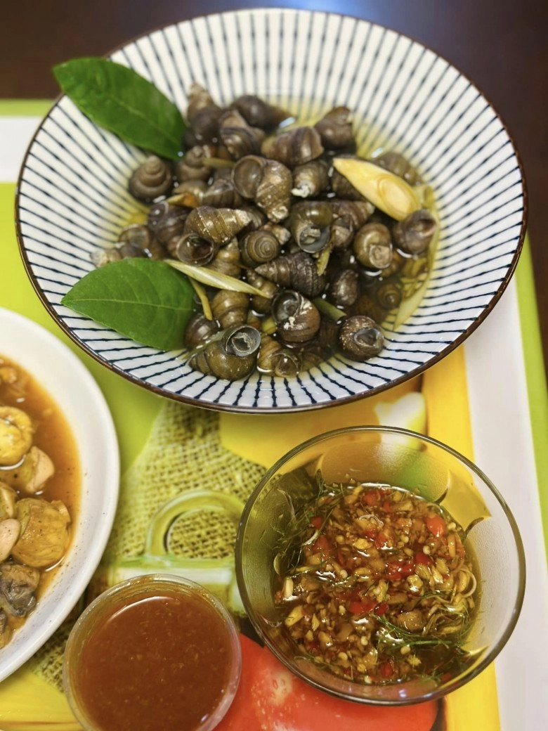Btv khéo nấu ăn cho các con trai làm mẹ ruột nsnd yên tâm hẳn cậu cả vào bếp gây chú ý - 6