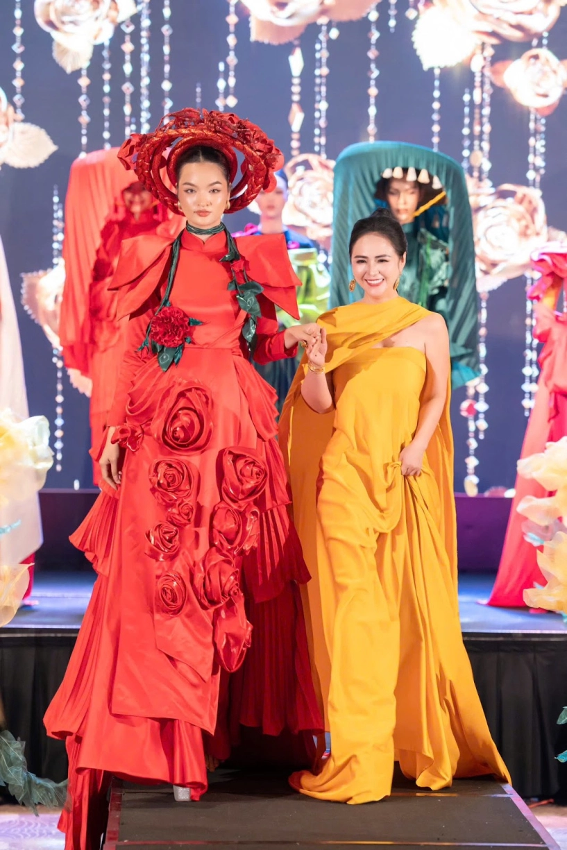 Bùi thanh hương gây bão với bst secrets of the roses món quà đặc biệt dành tặng người chị tri kỷ - 1