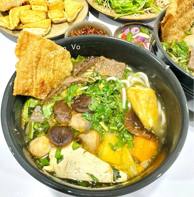 Bún bò huế chay thơm phức ngon chẳng kém gì phiên bản thật - 9