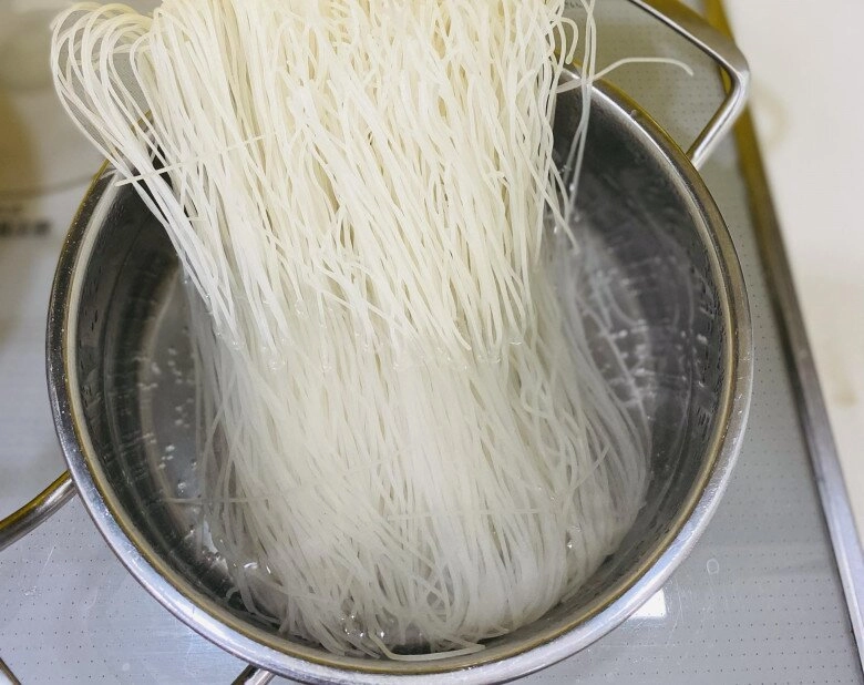 Bún sườn mọc đơn giản mà ngon cho cả nhà ăn sáng chỉ 15 phút là xong ngay - 4