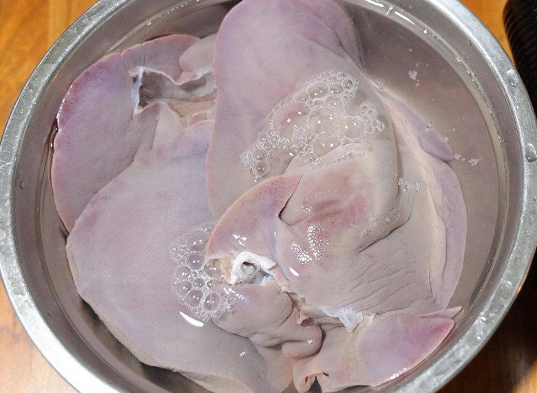 Cả con lợn chỉ có một cái này đem kho tộ cả nhà mê hơn thịt ăn chẳng còn thừa một miếng - 1
