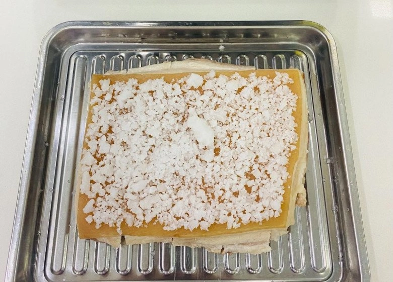 Cách làm ba chỉ quay bì giòn cực dễ để ăn cơm cũng ngon dành làm món nhậu cũng rất đã miệng - 3