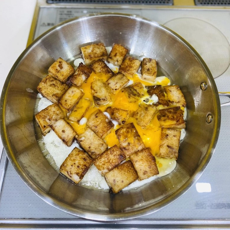 Cách làm bánh bột chiên chuẩn sài gòn cực đơn giản mà thơm ngon - 7