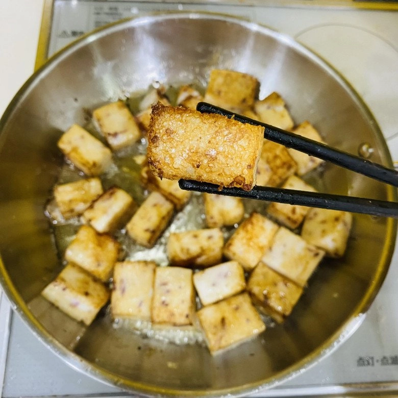Cách làm bánh bột chiên chuẩn sài gòn cực đơn giản mà thơm ngon - 8