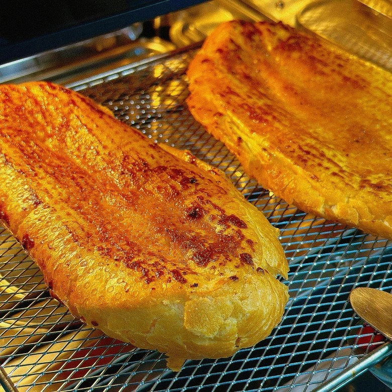 Cách làm bánh mì nướng muối ớt kiểu miền tây thơm ngon ăn chơi đã miệng của mẹ đảm sài gòn - 4