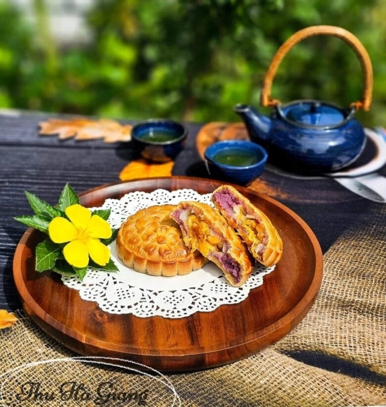 Cách làm bánh trung thu nhân mochi trứng muối độc đáo đang hot rần rần ăn một miếng là mê ngay - 10