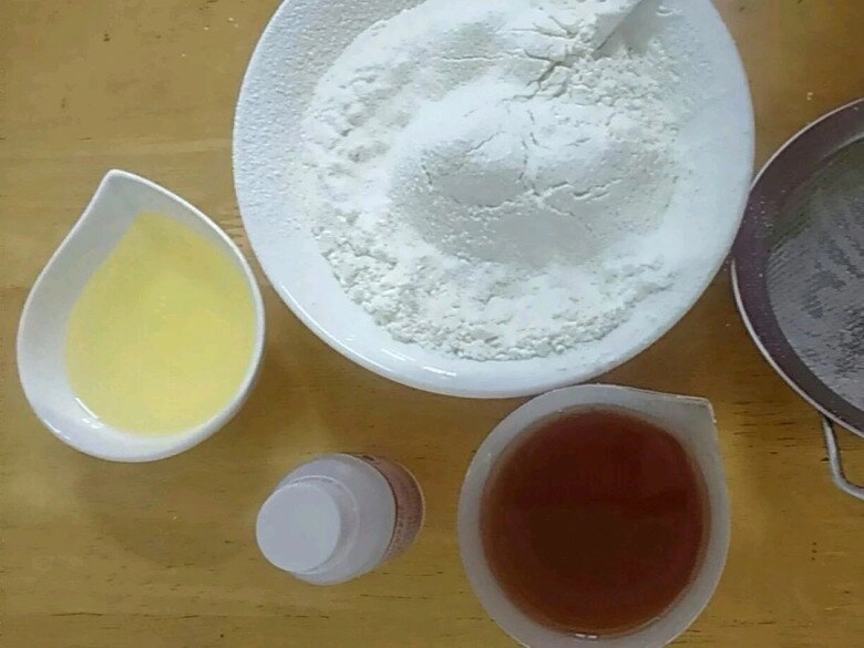 Cách làm bánh trung thu nướng nhân đậu đỏ trứng muối vừa đơn giản lại siêu ngon để ăn hoặc làm quà biếu quá tuyệt - 1