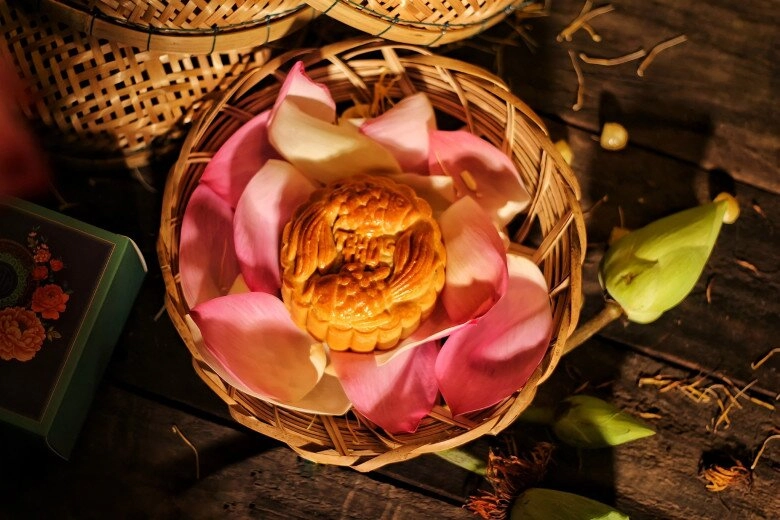 Cách làm bánh trung thu nướng nhân thập cẩm trứng muối truyền thống thơm ngon ý nghĩa cho rằm tháng 8 - 5