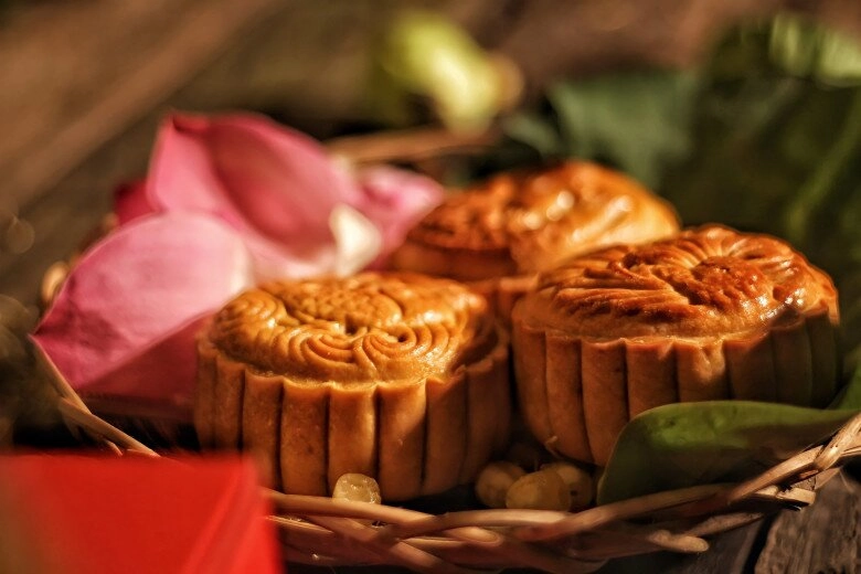 Cách làm bánh trung thu nướng nhân thập cẩm trứng muối truyền thống thơm ngon ý nghĩa cho rằm tháng 8 - 10