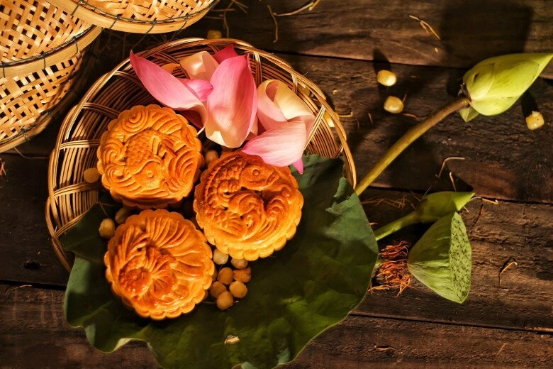 Cách làm bánh trung thu nướng nhân thập cẩm trứng muối truyền thống thơm ngon ý nghĩa cho rằm tháng 8 - 14