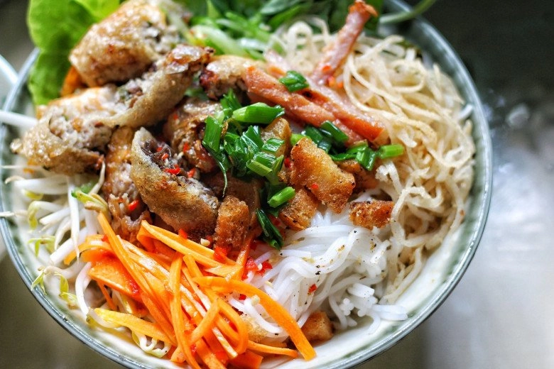 Cách làm bún chả giò giòn rụm thơm ngon khó cưỡng của người miền nam thay bữa cơm ngày hè - 7