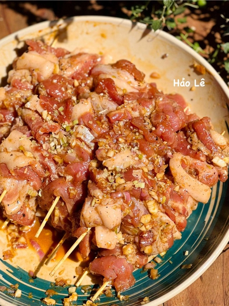 Cách làm bún thịt nướng đơn giản thơm lừng ngon miệng chẳng cần ăn cơm của mẹ đảm bình dương - 4