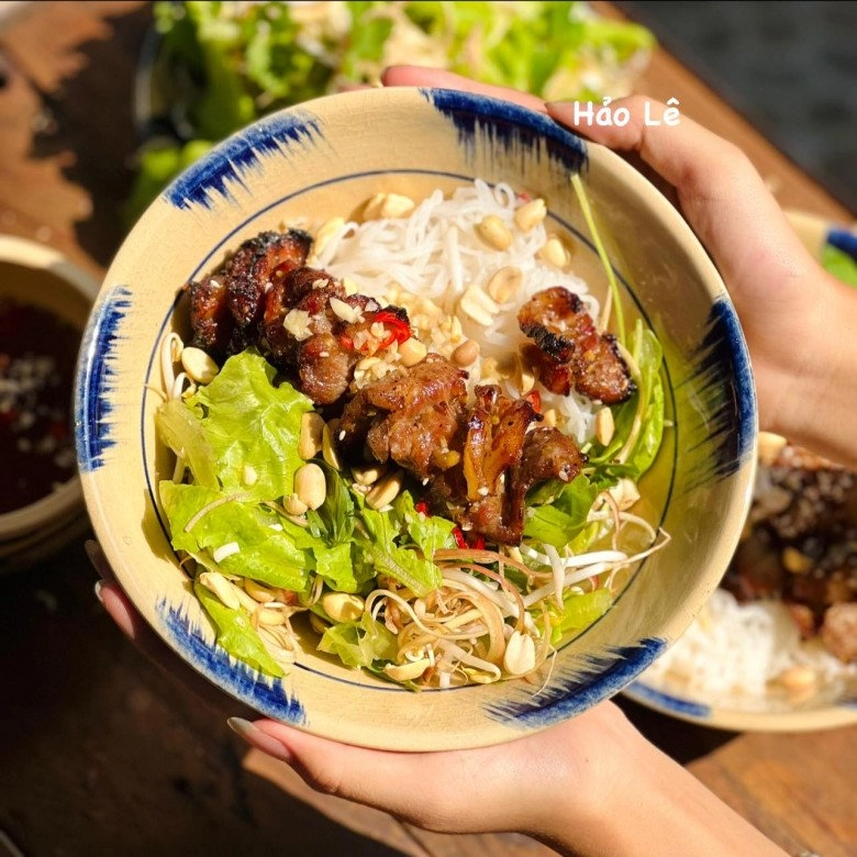 Cách làm bún thịt nướng đơn giản thơm lừng ngon miệng chẳng cần ăn cơm của mẹ đảm bình dương - 8