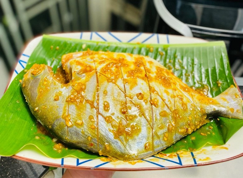 Cách làm cá chim nướng muối ớt để cuối tuần cả nhà nhâm nhi của mẹ đảm sài gòn - 5