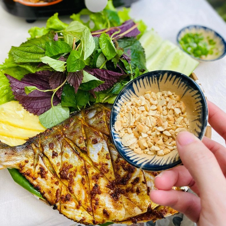 Cách làm cá chim nướng muối ớt để cuối tuần cả nhà nhâm nhi của mẹ đảm sài gòn - 7