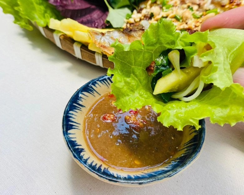Cách làm cá chim nướng muối ớt để cuối tuần cả nhà nhâm nhi của mẹ đảm sài gòn - 11