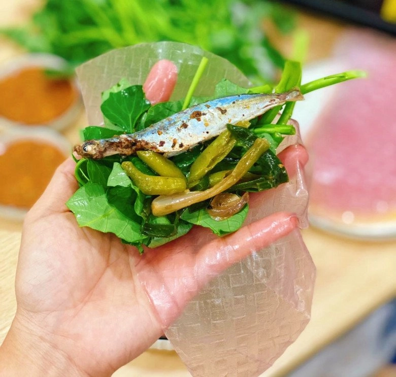 Cách làm cá nục hấp cuốn bánh tráng rau muống đà nẵng vừa dễ thực hiện lại cực ngon mát dễ ăn cho mùa hè - 5