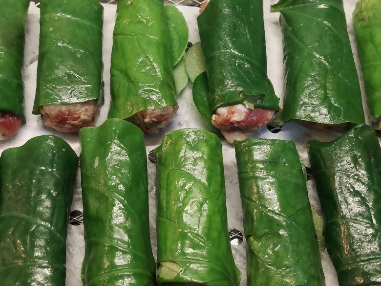 Cách làm chả bò lá lốt nướng ăn kèm bún siêu ngon thanh mát cho ngày hè - 2