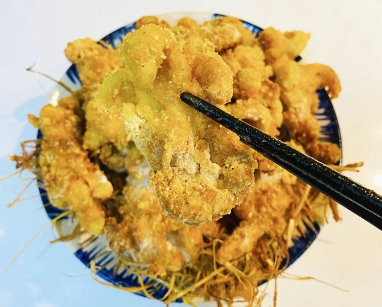 Cách làm chân gà rút xương rang muối giòn ngon thơm nức nhâm nhi cực thích ngày mưa - 9