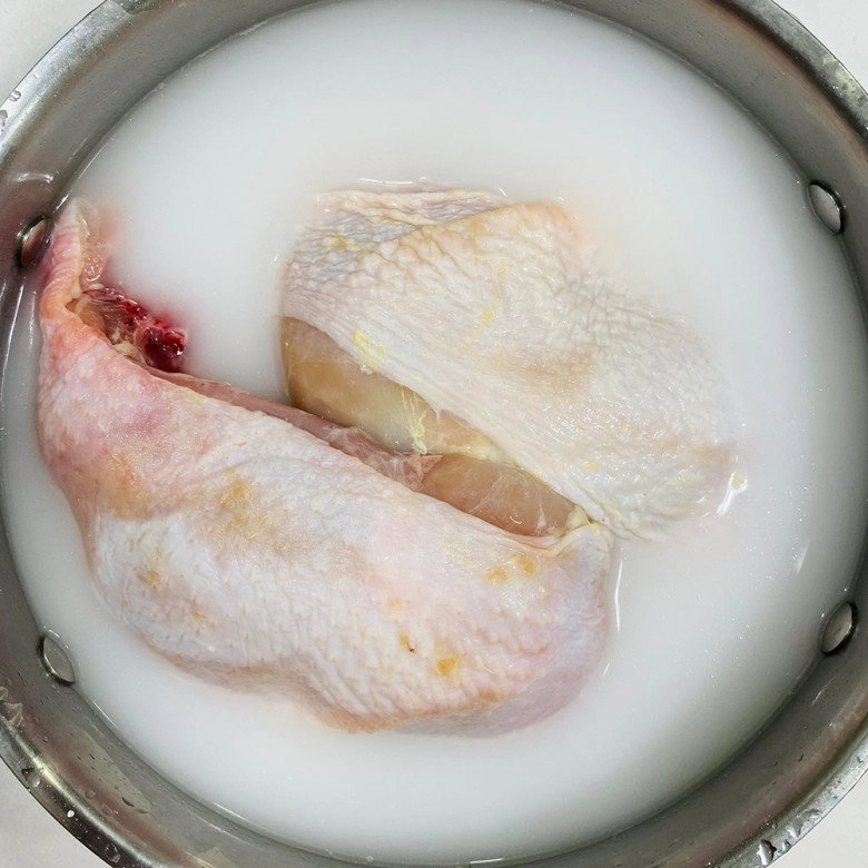 Cách làm cơm gà xối mỡ mềm trong giòn ngoài vàng ươm thơm phức của mẹ đảm sài gòn - 2