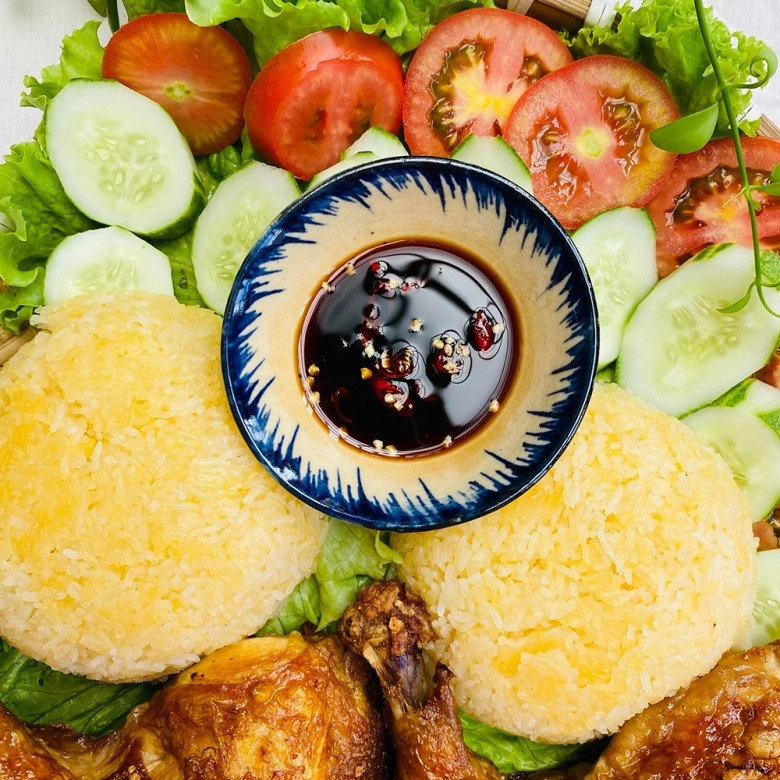 Cách làm cơm gà xối mỡ mềm trong giòn ngoài vàng ươm thơm phức của mẹ đảm sài gòn - 10
