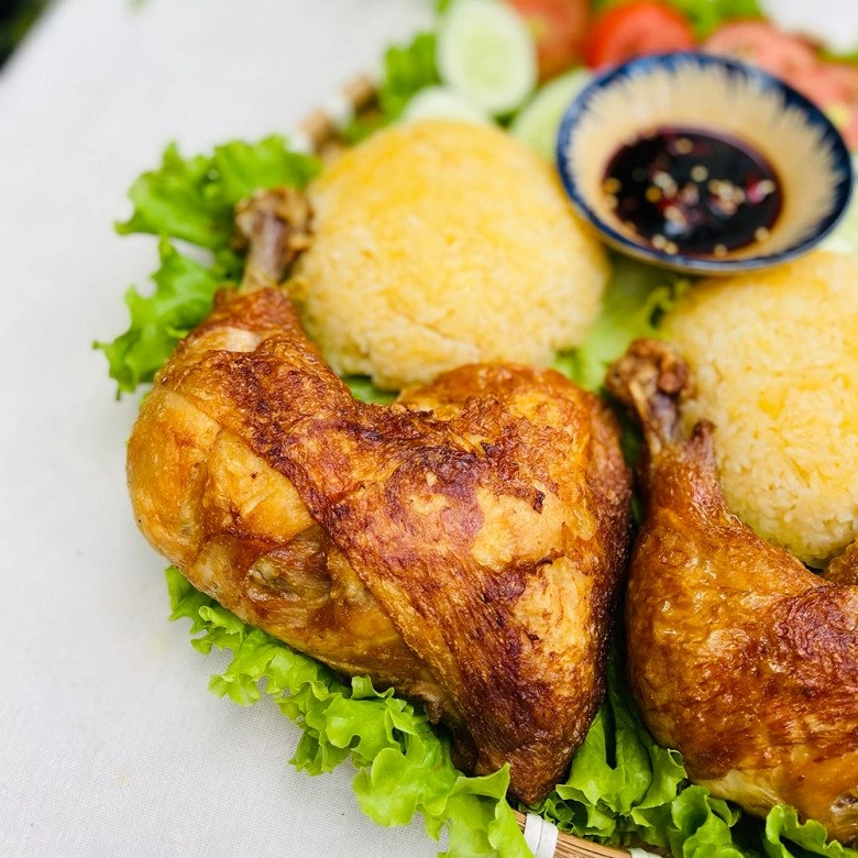 Cách làm cơm gà xối mỡ mềm trong giòn ngoài vàng ươm thơm phức của mẹ đảm sài gòn - 12