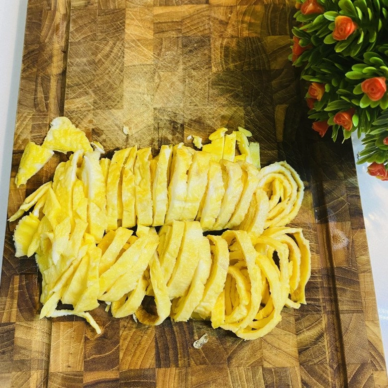 Cách làm cơm rang dứa kiểu thái siêu ngon cho cuối tuần của mẹ đảm sài gòn đỡ phải nấu nhiều món vẫn no căng bụng - 4