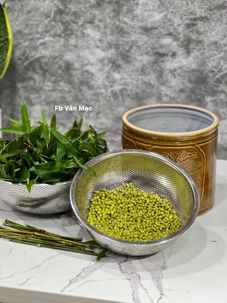 Cách làm giá đỗ cực đơn giản bằng dụng cụ không ngờ đến của mẹ đảm cây nào cũng mập ú trắng ngần 2-3 ngày là ăn được - 2