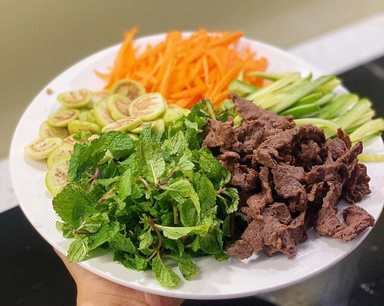 Cách làm gỏi bò cà pháo tươi ngon thanh mát lại lạ miệng cho bữa cơm ngày hè của mẹ đảm - 3