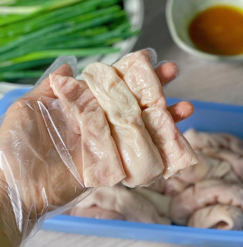 Cách làm khấu đuôi nhồi hành lá nướng thơm lừng béo ngậy cho ông xã lai rai ngon đã miệng - 4