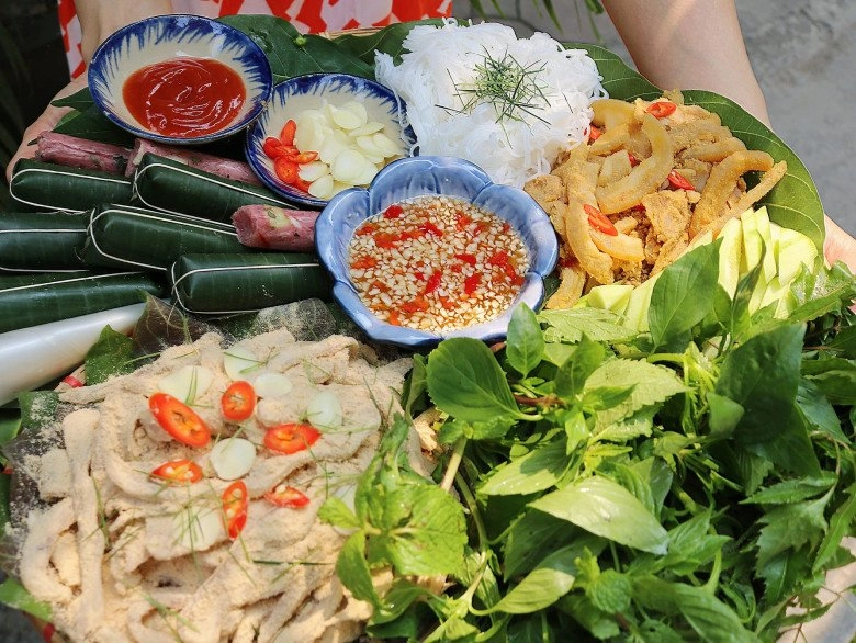 Cách làm nem tai thính cuốn thơm ngon thanh mát dễ ăn cho dịp nghỉ lễ - 3