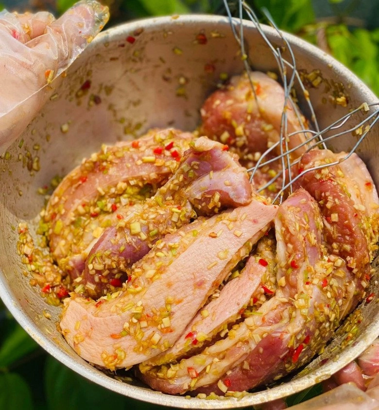 Cách làm thịt ba chỉ một nắng thơm ngon dễ ăn cho những ngày oi nóng của mẹ đảm đà nẵng - 3