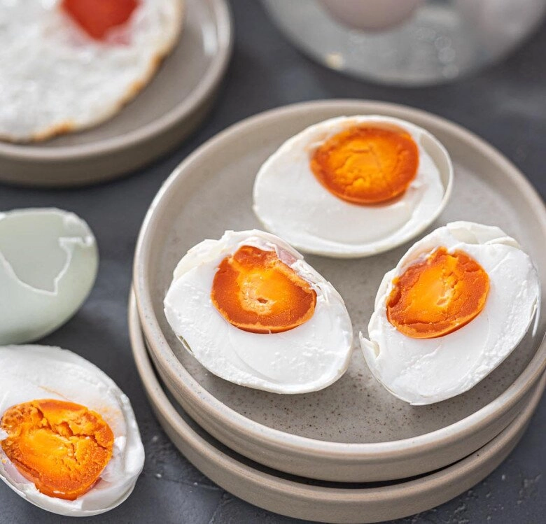Cách làm trứng vịt muối siêu ngon đơn giản đến bất ngờ để chuẩn bị cho nhân bánh trung thu - 6