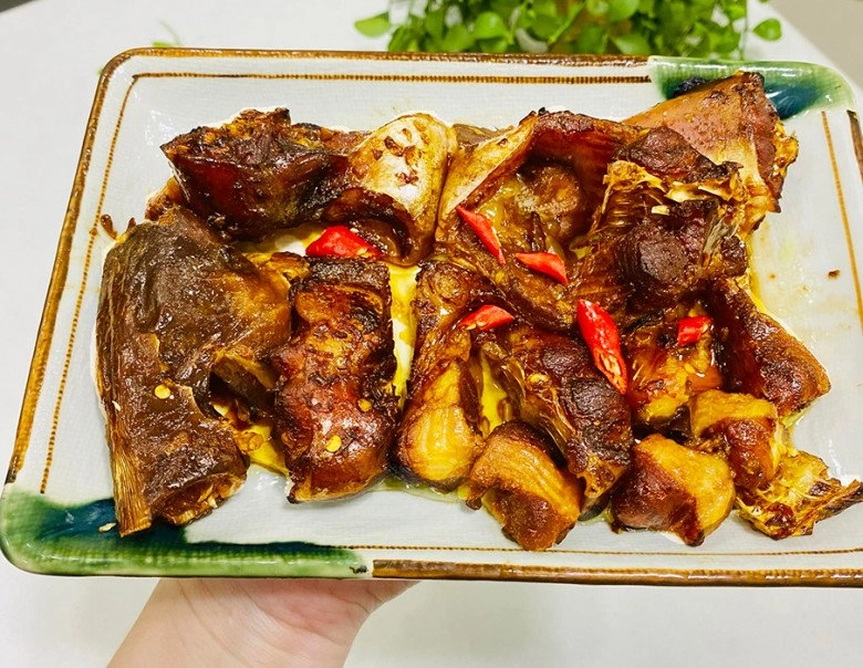 Cách nấu cá hú kho tộ mềm ngon rục xương đậm đà của mẹ đảm sài gòn - 4