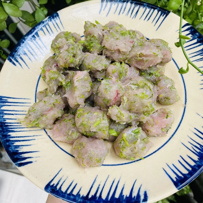 Cách nấu canh chả cá thác lác măng chua thơm ngon hấp dẫn cho ngày hè của 8x sài gòn - 5
