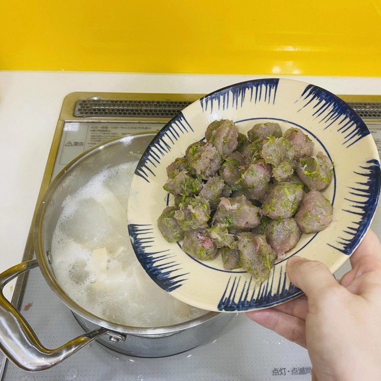 Cách nấu canh chả cá thác lác măng chua thơm ngon hấp dẫn cho ngày hè của 8x sài gòn - 7