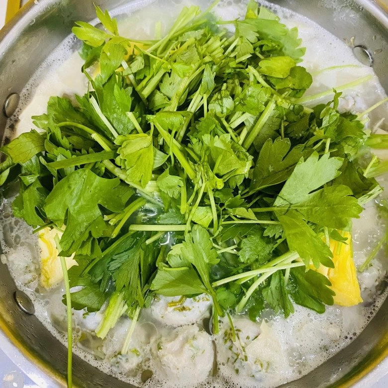 Cách nấu canh chả cá thác lác măng chua thơm ngon hấp dẫn cho ngày hè của 8x sài gòn - 8