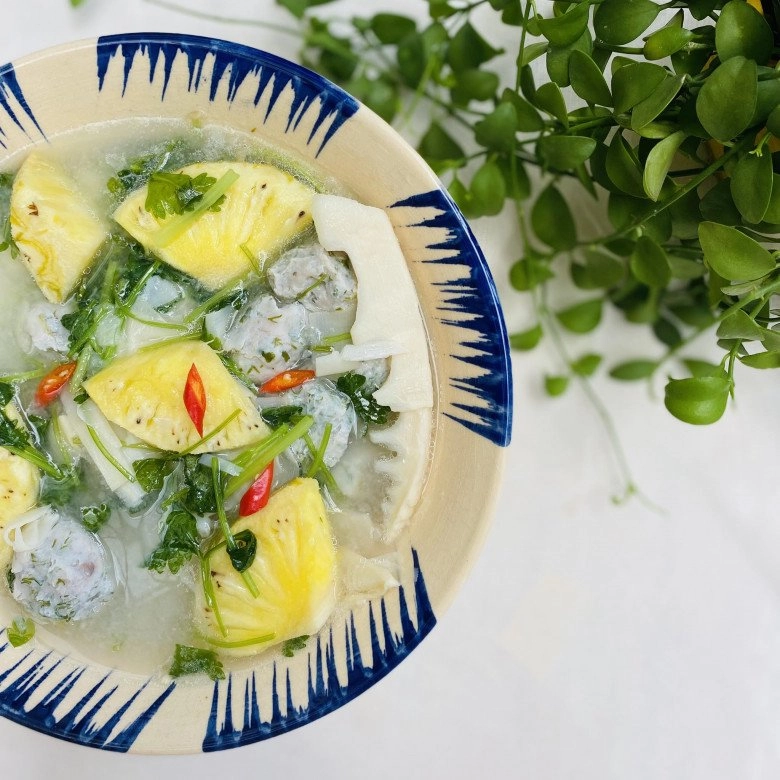 Cách nấu canh chả cá thác lác măng chua thơm ngon hấp dẫn cho ngày hè của 8x sài gòn - 11