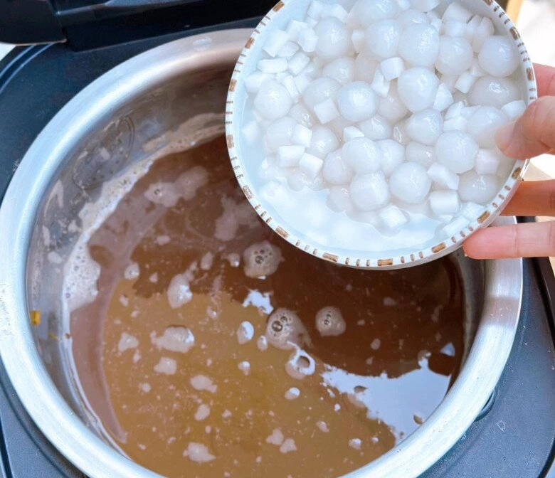 Cách nấu chè đậu đỏ mát lạnh bùi bùi không nát hạt bằng nồi cơm điện cho ngày oi nóng - 5