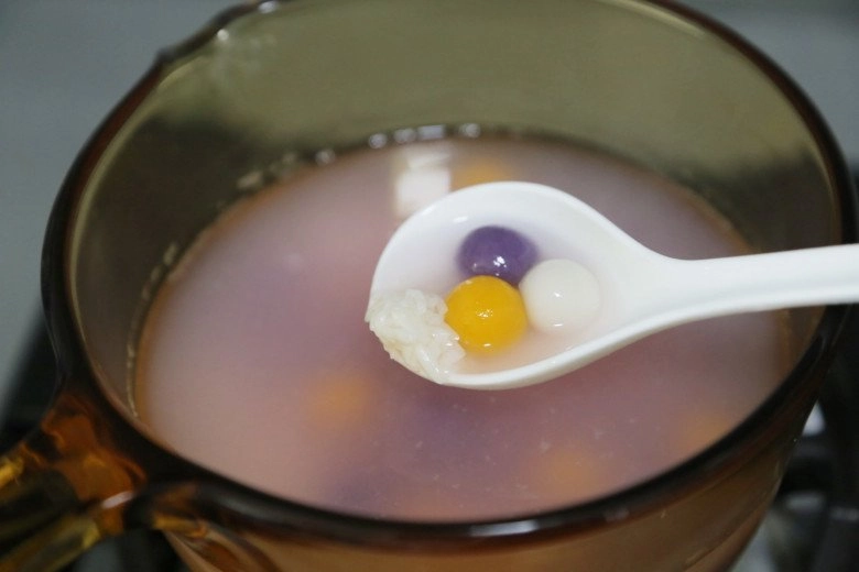 Cách nấu chè khoai bí đỏ mềm dẻo ngọt ngon thanh mát để giải khát ngày hè - 5